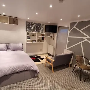  Apartment Rear Of Levett Gardens United Kingdom