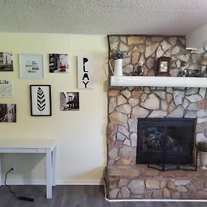 Holiday home Private Single Level Standalone House Large Lot - 3 Bedrooms United States